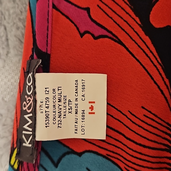 💖 $5 add to bundle Pretty floral print tip with 3/4 sleeves💖 - Picture 4 of 5